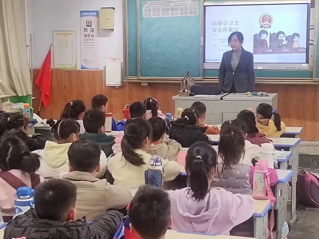 载熙济南所张玲玲律师应邀走进天衢东路小学开展“小小法律守护者
