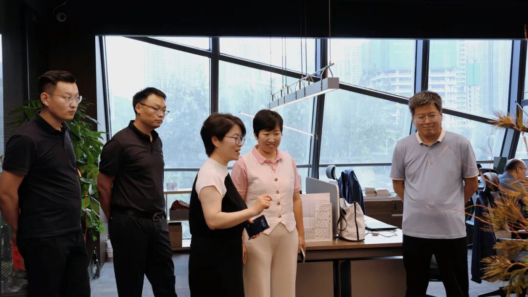 留在牌桌上，别下场！